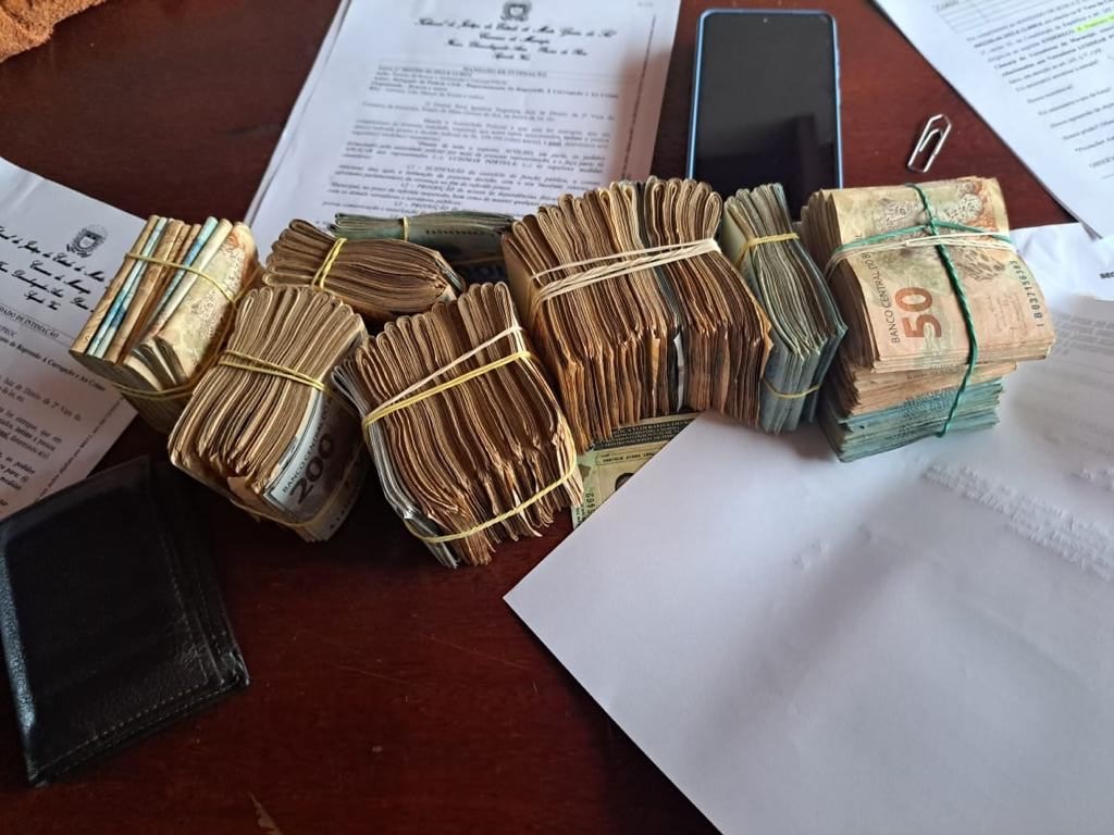 Dinheiro apreendido durante a opera&ccedil;&atilde;o - Foto: Pol&iacute;cia Civil/Divulga&ccedil;&atilde;o